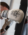 Guantes de Boxeo Buddha Army Blancos de Piel Sintética. Protección y Rendimiento Profesional.