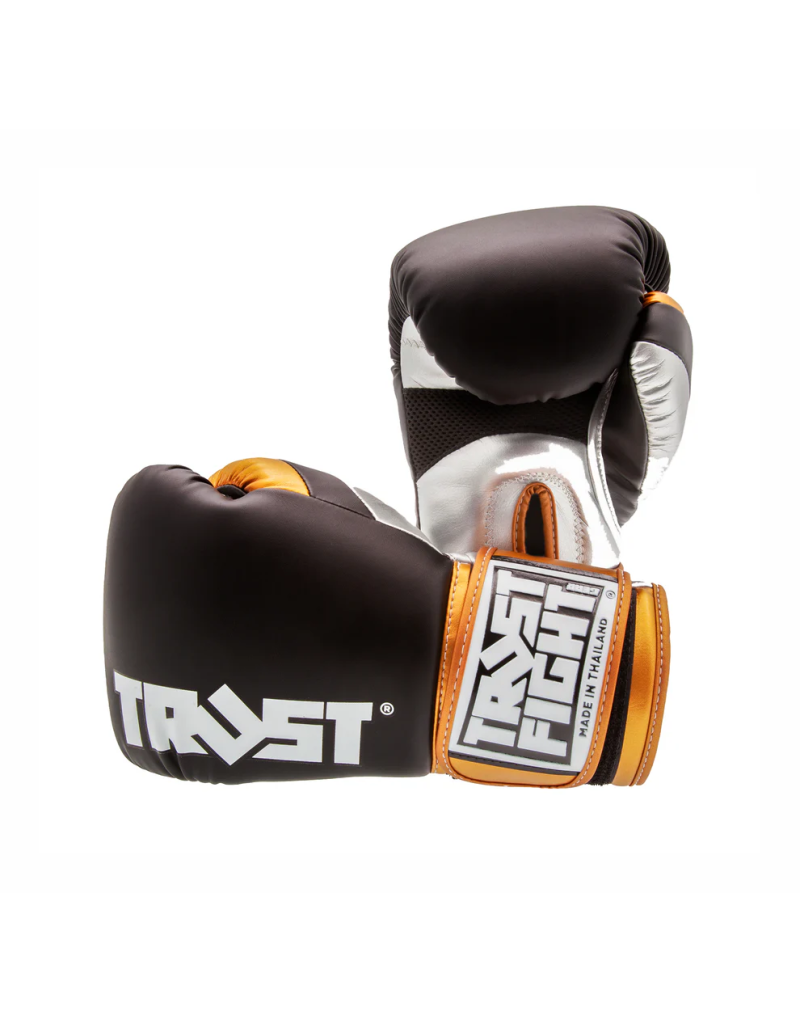 Guantes de Boxeo Trust Fight Metalizados Negro, Plata y Dorado. Para Muay thai y diseñados en Tailandia.