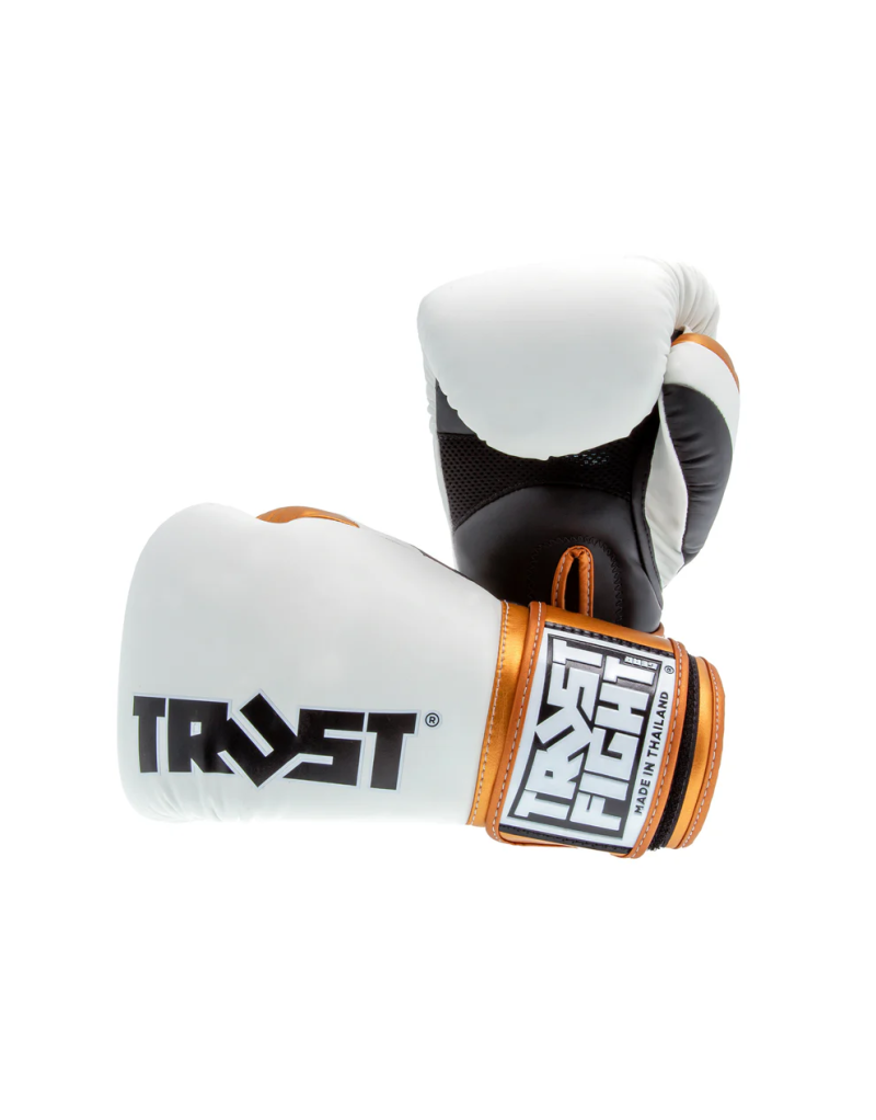 Guante Trust Fight de Boxeo Metalizados Blanco,Negro y Dorado. Para practicar Kick Boxing, fabricados en Tailandia.